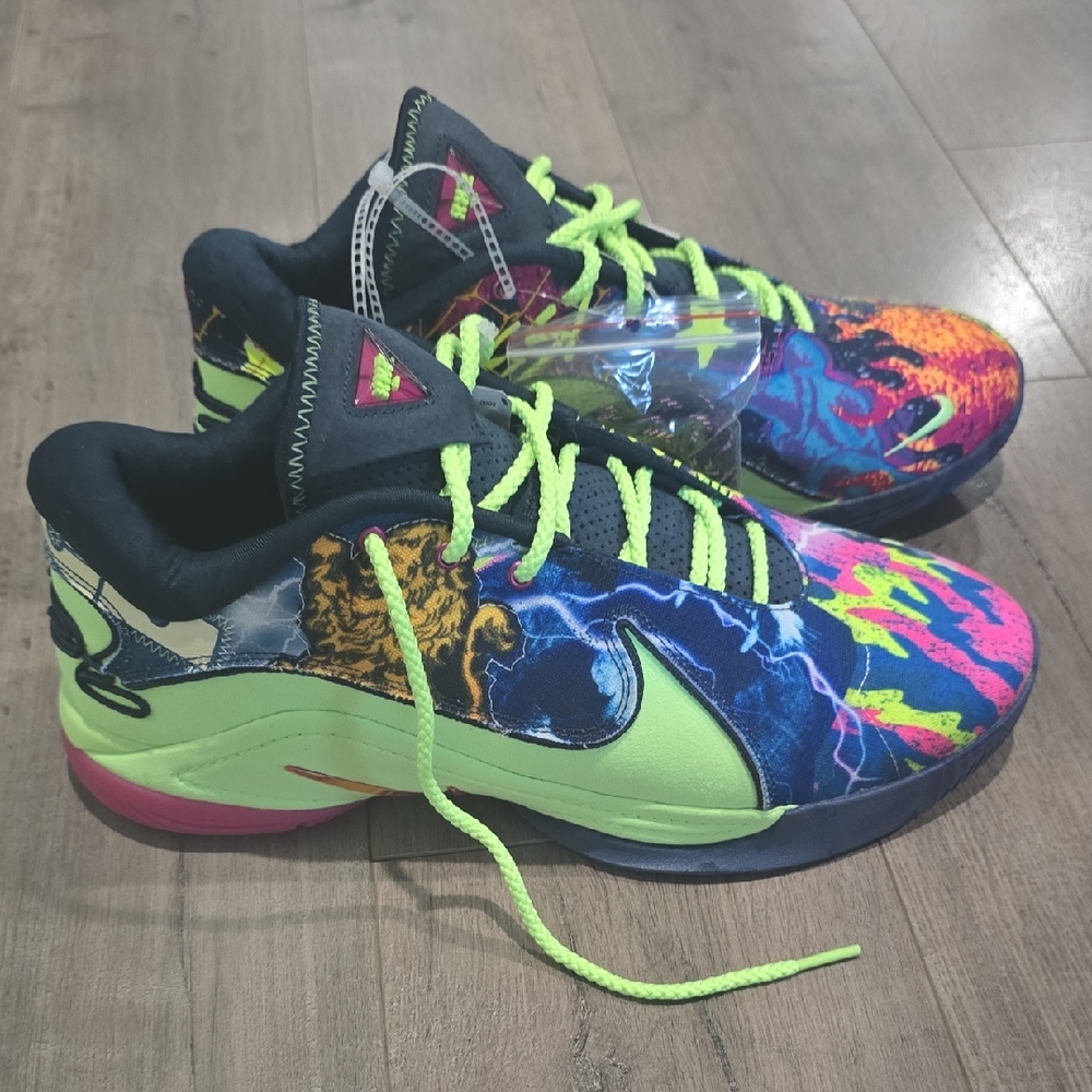 Nike Lebron XXII Baskeyball Multicolor Graphic Sneakers NEW W/O Tag